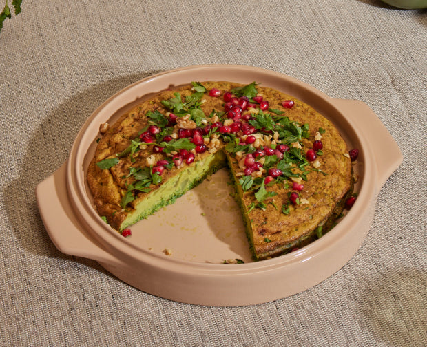 Meet the world’s first platter designed for flipping tahdig, maqluba, concón, and every other delicious recipe that calls for a 180°. Compatible with all of our cookware.