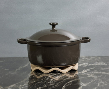 black cast iron perfect pot and wave trivet 